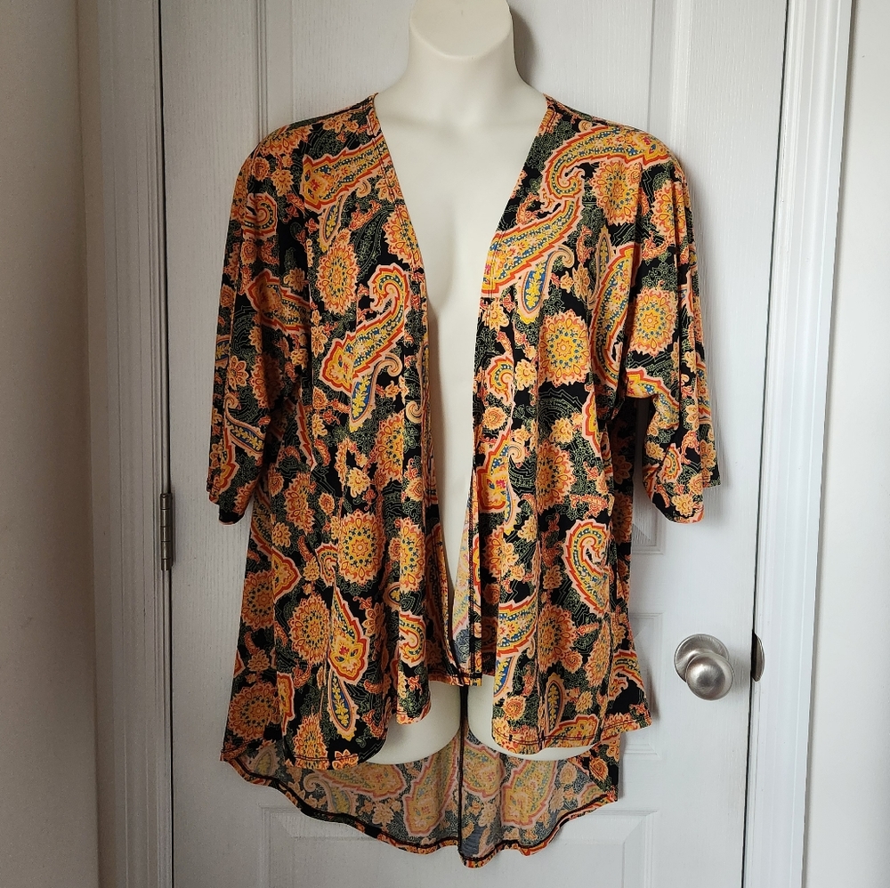 EUC LuLaRoe Paisley Lindsay